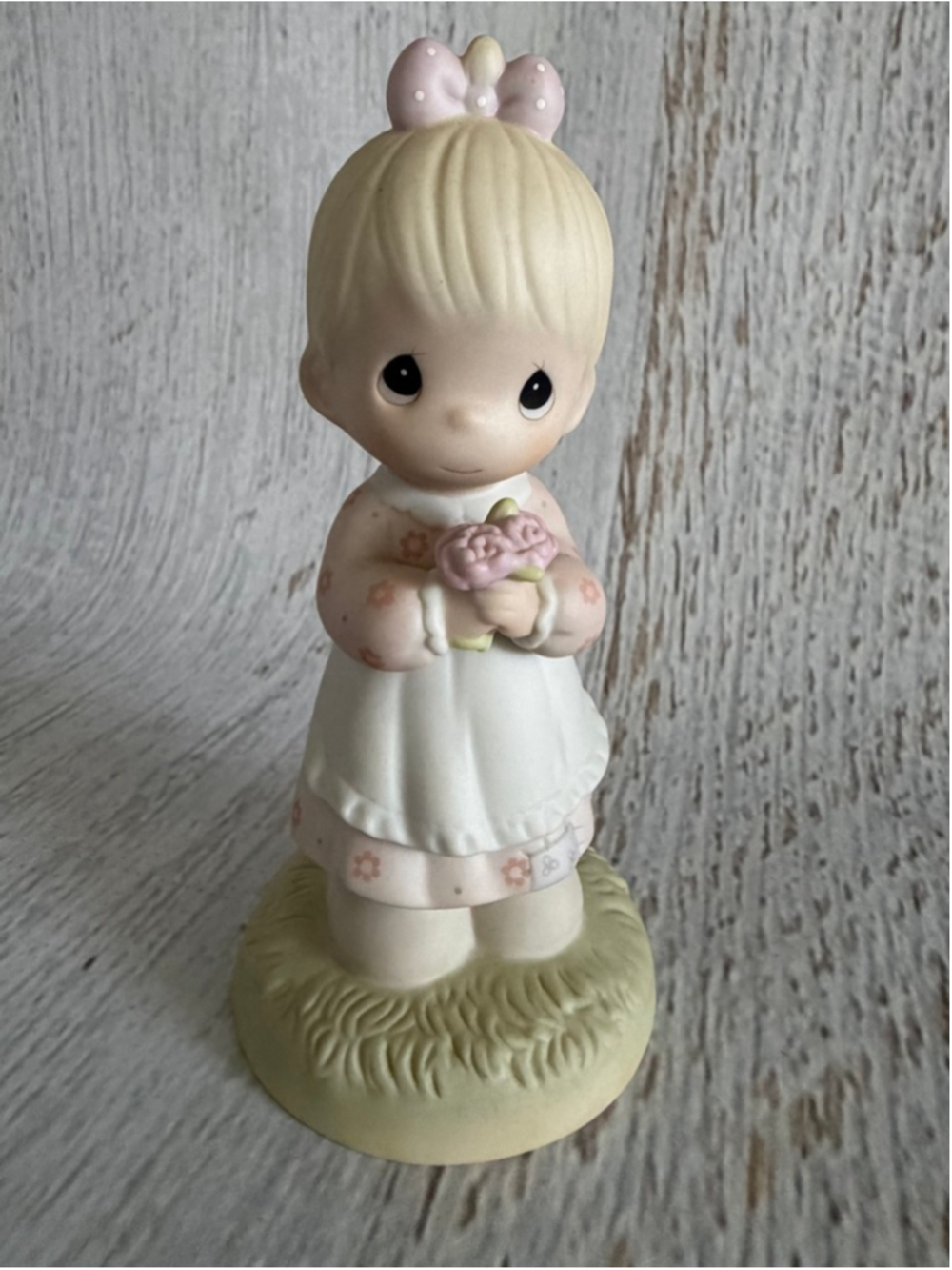 Precious Moments "Mommy I Love You" Girl Figurine One Size White Pink